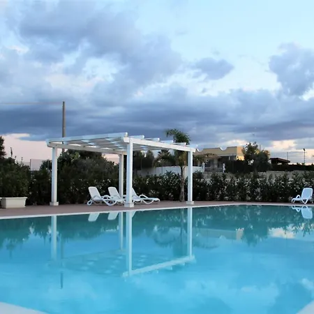 Maria - In With Pool